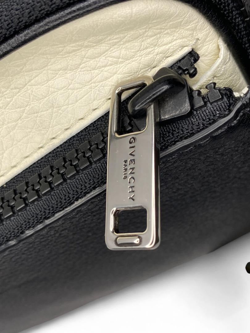 GIVENCHY メッセンジャーバッグ MC3 ショルダーバッグ